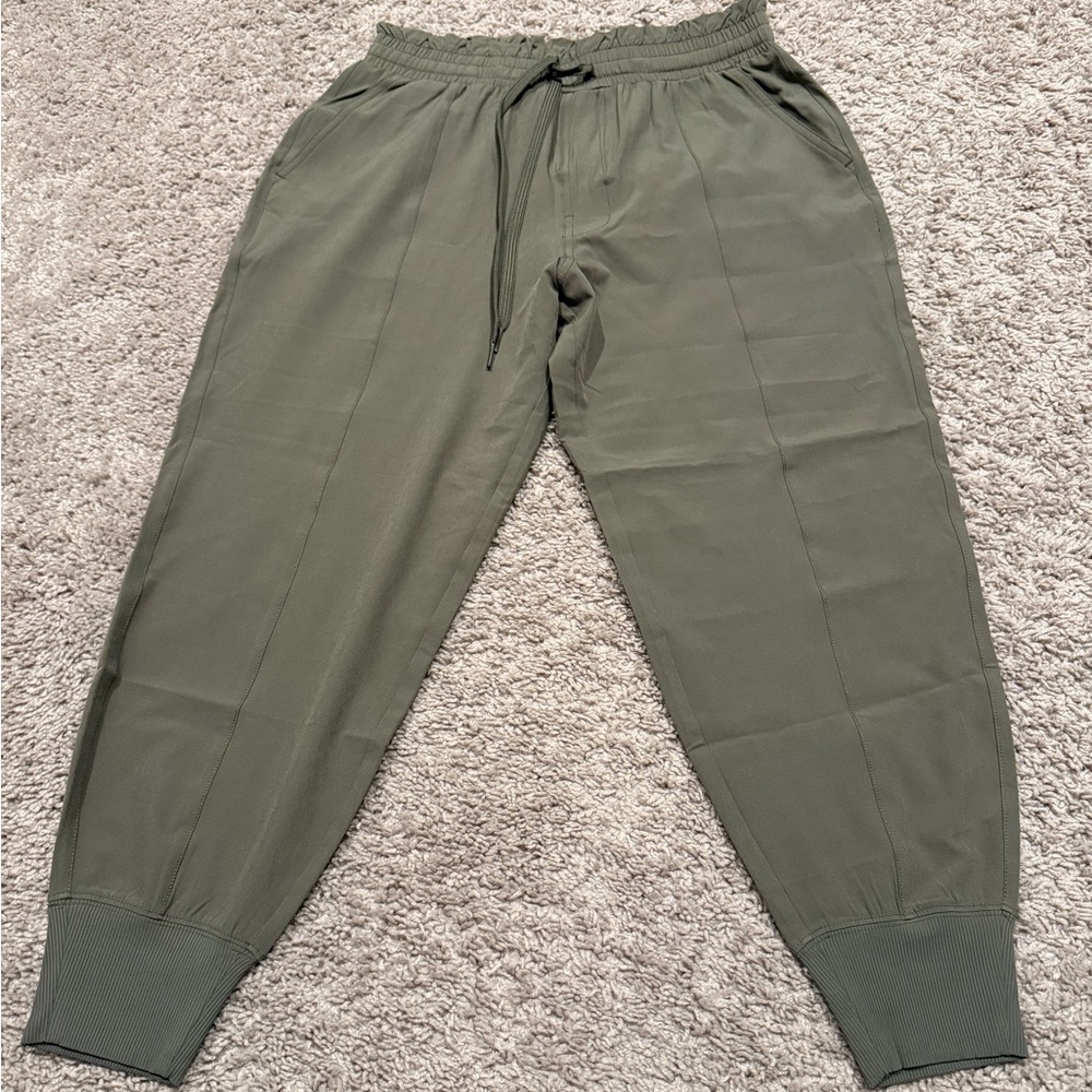 NWT Abercrombie & Fitch Women’s Olive Jogger Pants, Size Medium